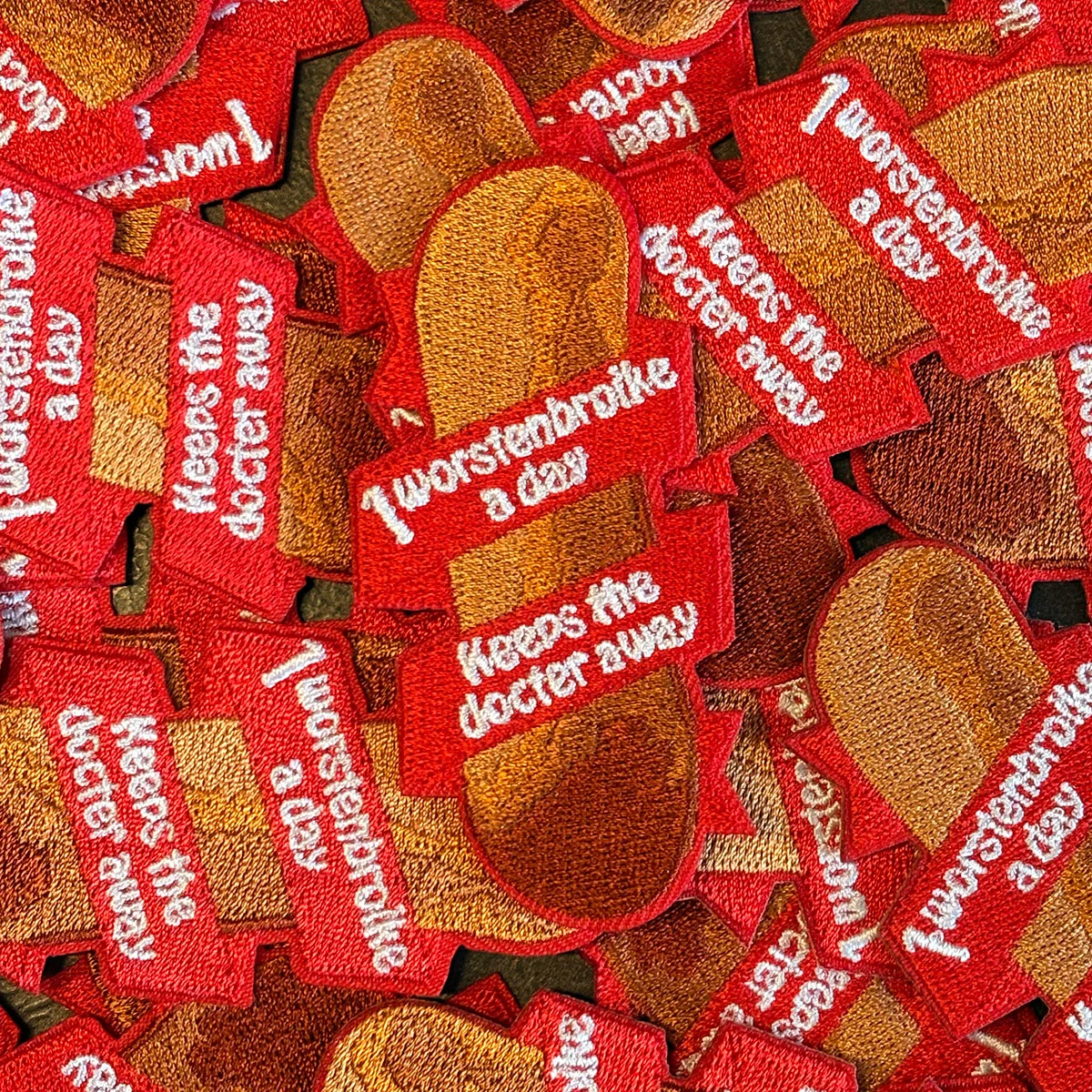 Worstenboike - Worstenbroodje carnavalsembleem 1 - IN086